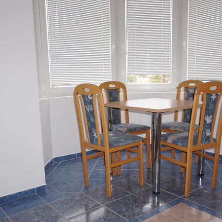 Villa Latina With 6 Apartments And A Shared Pool 维尔 外观 照片