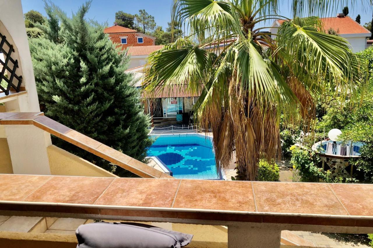 Villa Latina With 6 Apartments And A Shared Pool 维尔 外观 照片
