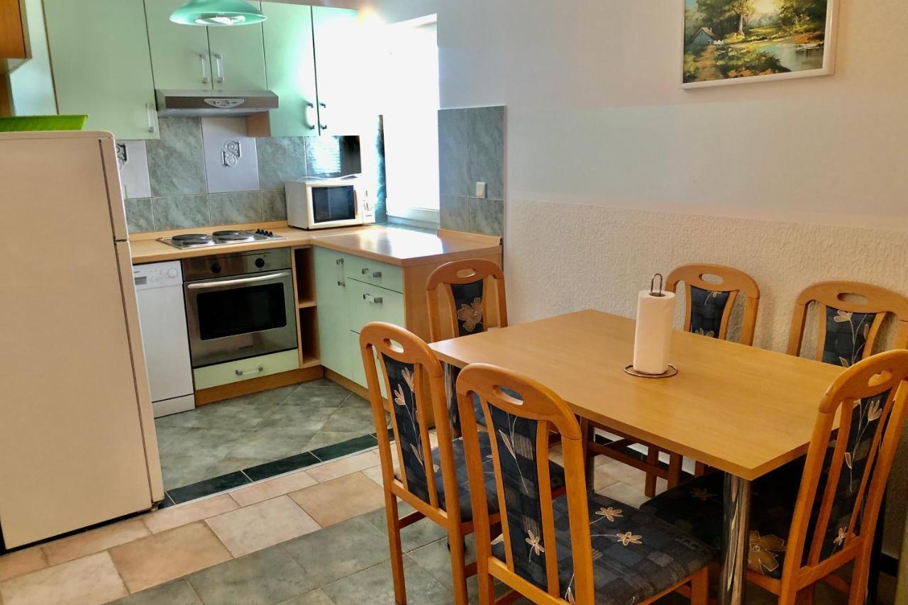 Villa Latina With 6 Apartments And A Shared Pool 维尔 外观 照片