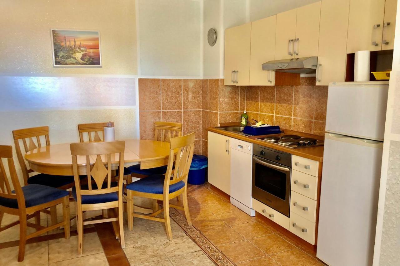 Villa Latina With 6 Apartments And A Shared Pool 维尔 外观 照片