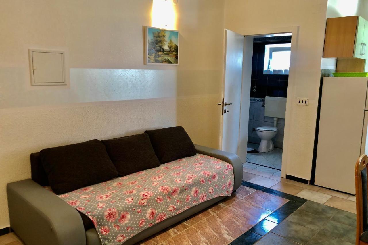 Villa Latina With 6 Apartments And A Shared Pool 维尔 外观 照片