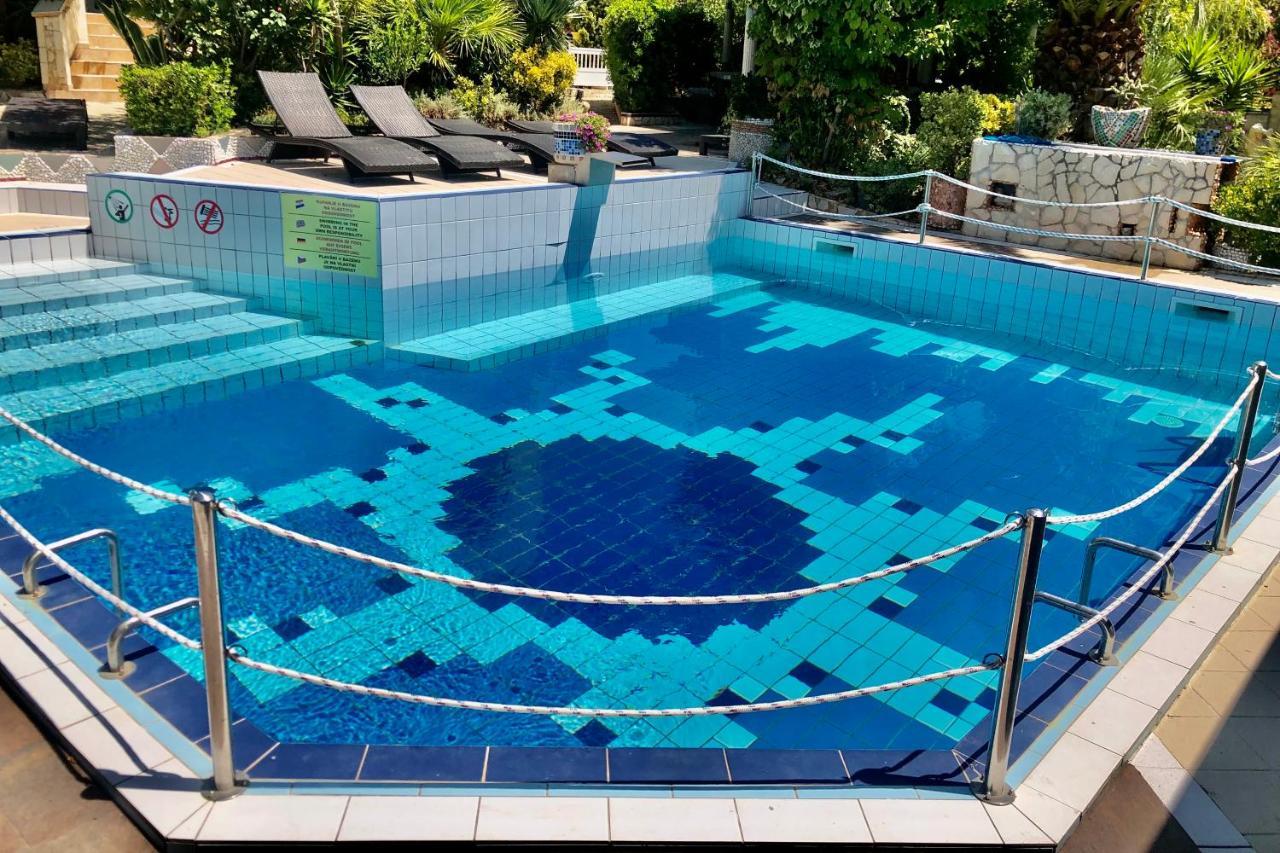Villa Latina With 6 Apartments And A Shared Pool 维尔 外观 照片