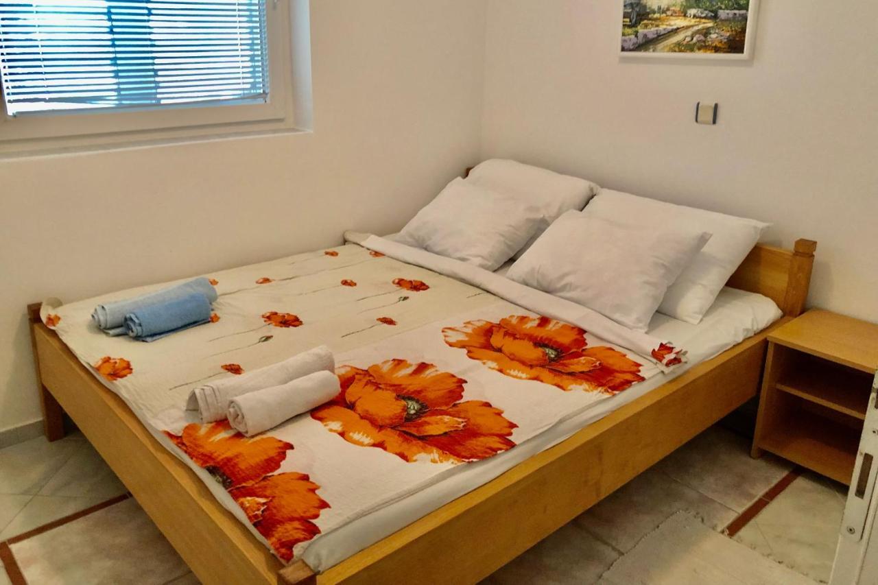 Villa Latina With 6 Apartments And A Shared Pool 维尔 外观 照片