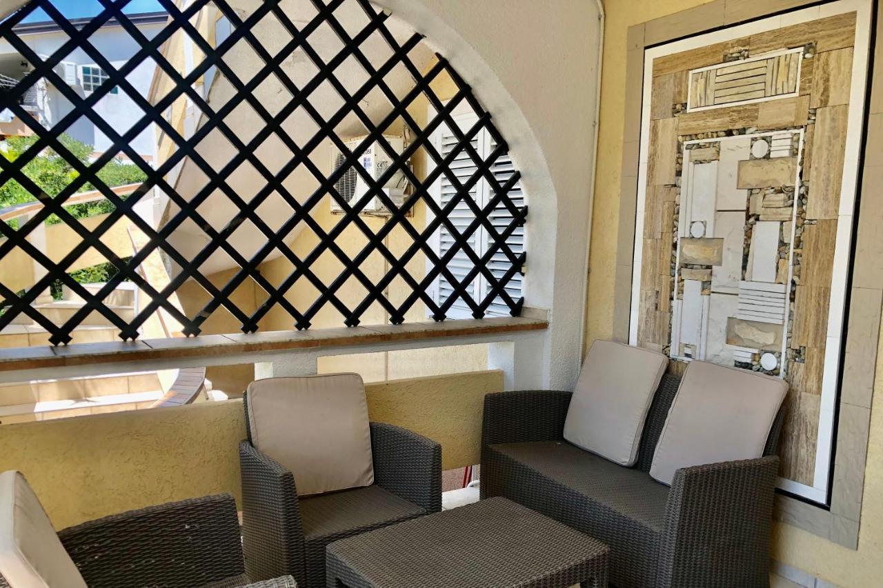 Villa Latina With 6 Apartments And A Shared Pool 维尔 外观 照片