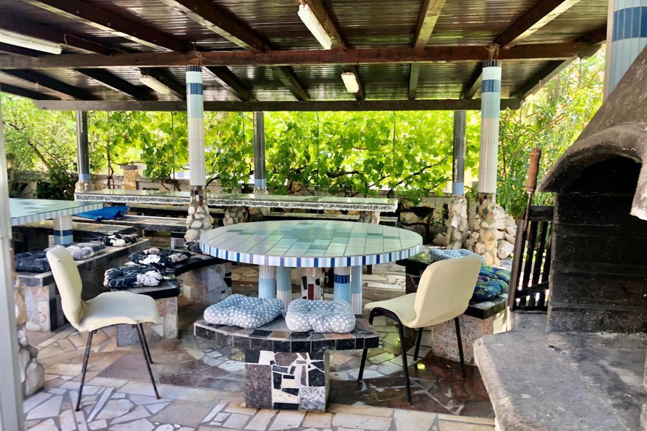Villa Latina With 6 Apartments And A Shared Pool 维尔 外观 照片