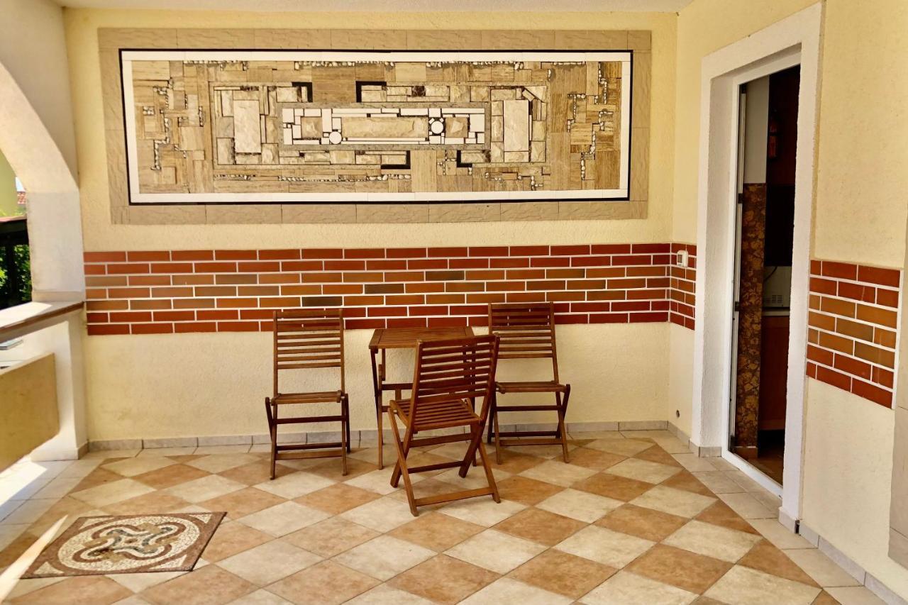 Villa Latina With 6 Apartments And A Shared Pool 维尔 外观 照片