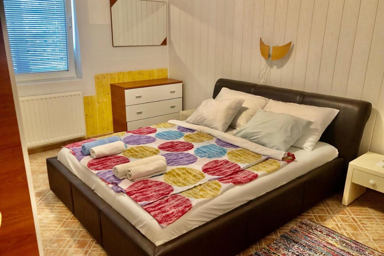 Villa Latina With 6 Apartments And A Shared Pool 维尔 外观 照片