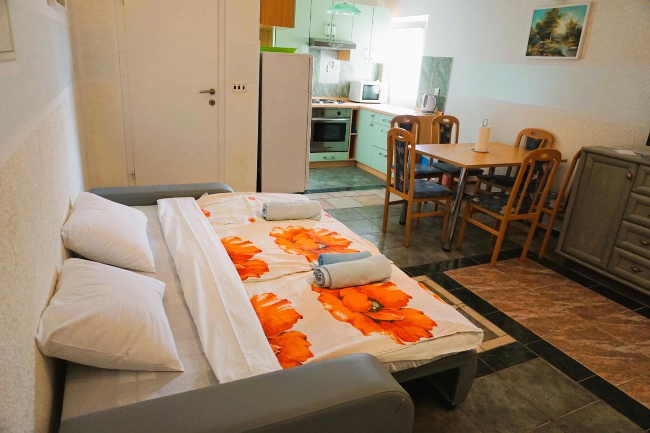 Villa Latina With 6 Apartments And A Shared Pool 维尔 外观 照片