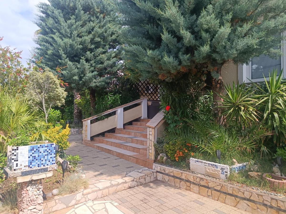 Villa Latina With 6 Apartments And A Shared Pool 维尔 外观 照片