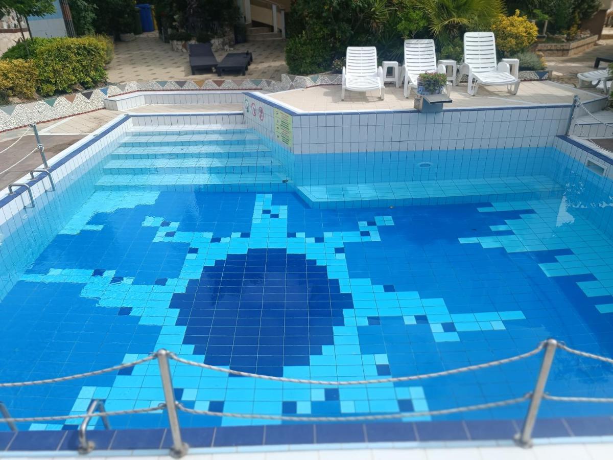 Villa Latina With 6 Apartments And A Shared Pool 维尔 外观 照片