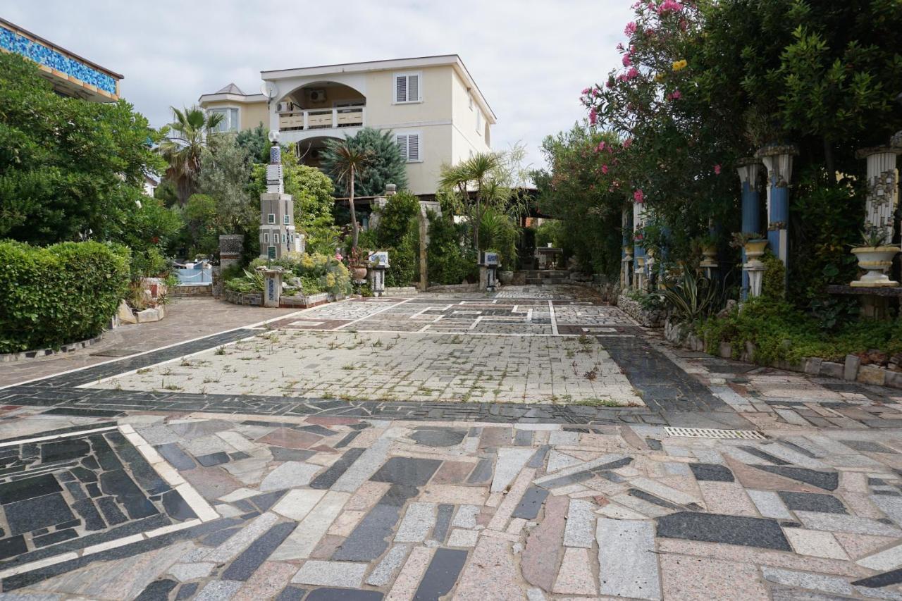 Villa Latina With 6 Apartments And A Shared Pool 维尔 外观 照片