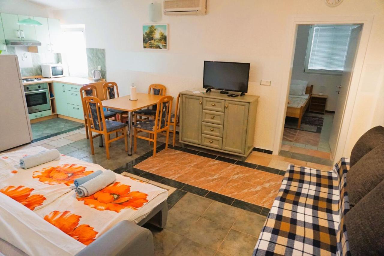 Villa Latina With 6 Apartments And A Shared Pool 维尔 外观 照片