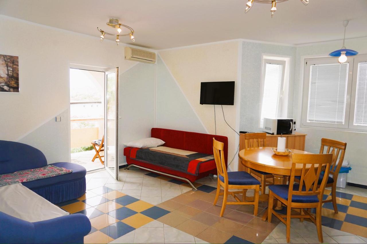Villa Latina With 6 Apartments And A Shared Pool 维尔 外观 照片
