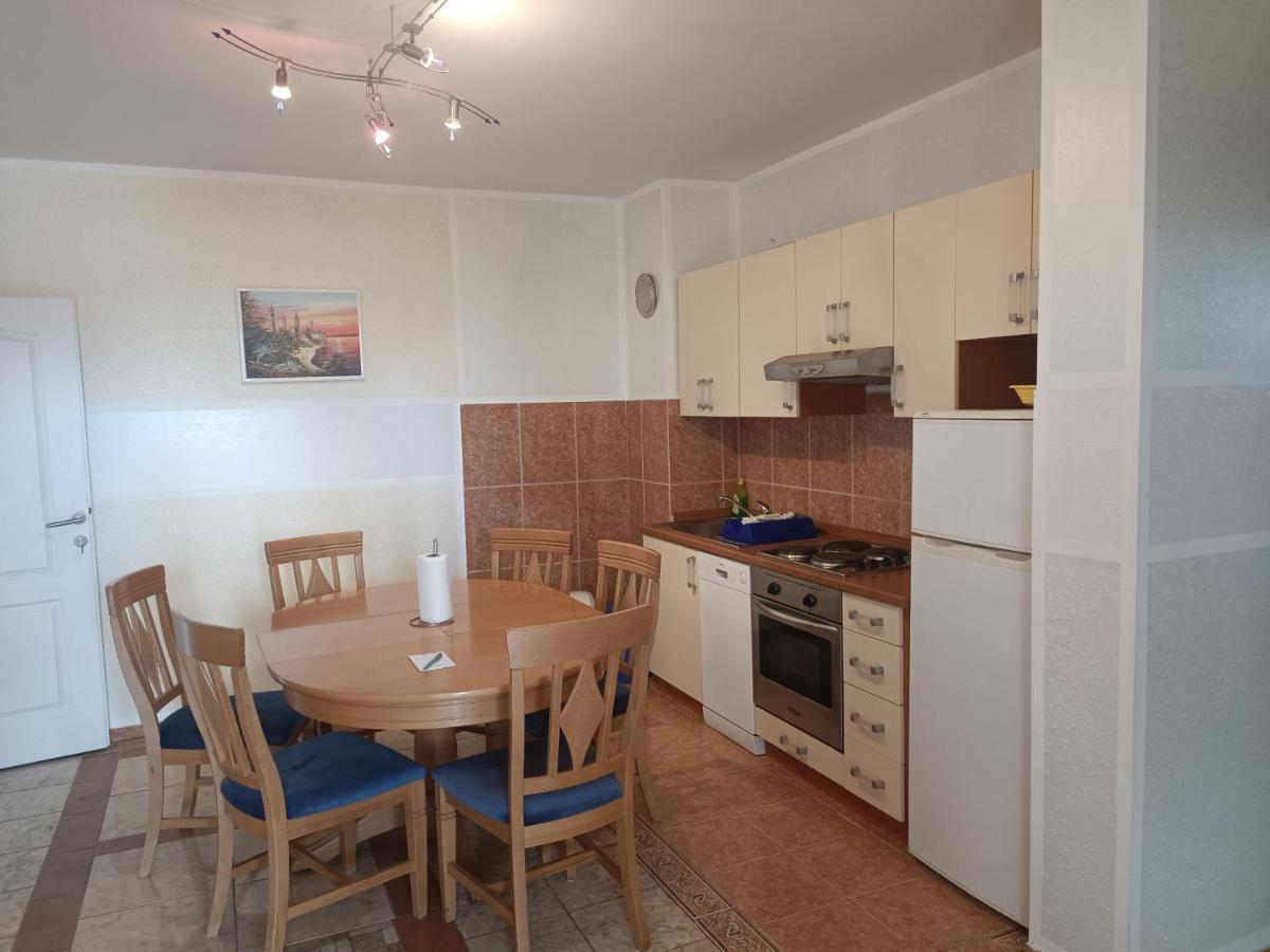 Villa Latina With 6 Apartments And A Shared Pool 维尔 外观 照片