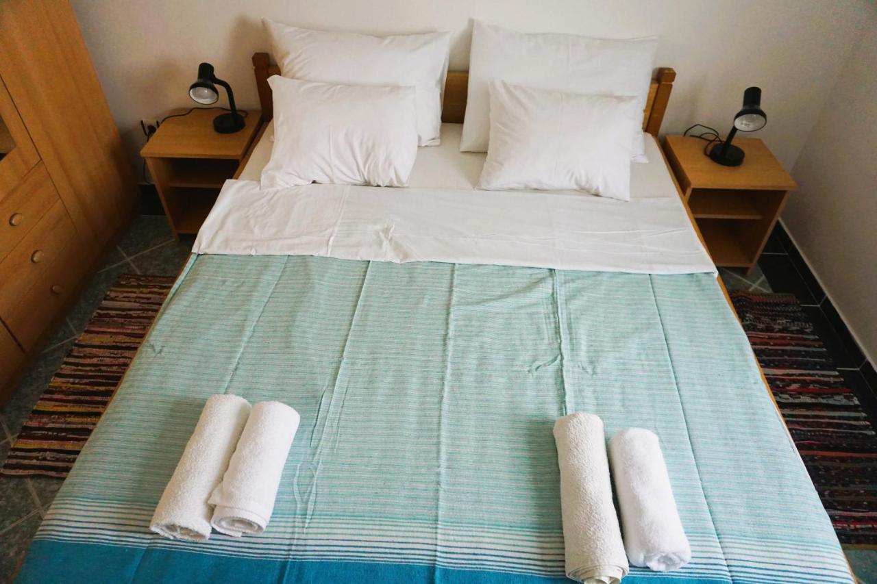 Villa Latina With 6 Apartments And A Shared Pool 维尔 外观 照片