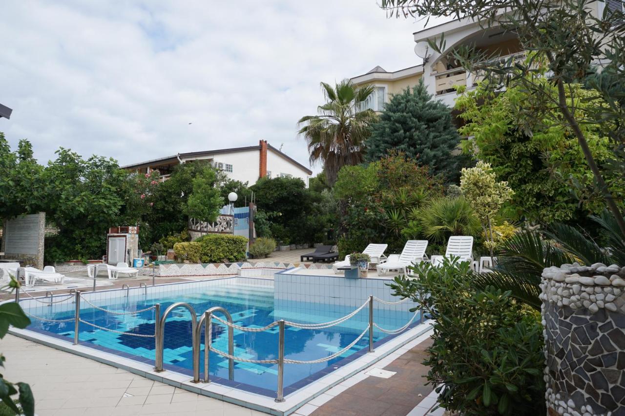 Villa Latina With 6 Apartments And A Shared Pool 维尔 外观 照片