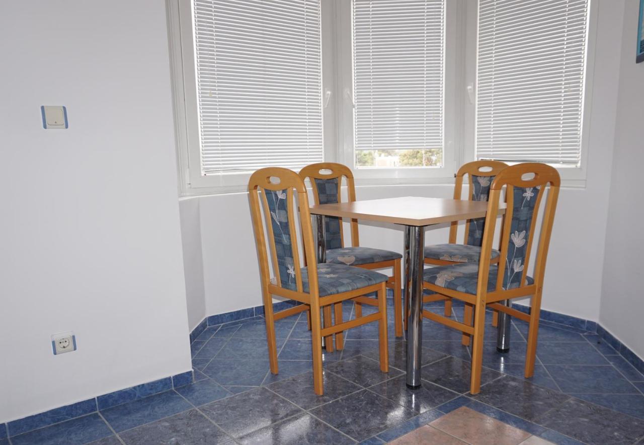 Villa Latina With 6 Apartments And A Shared Pool 维尔 外观 照片