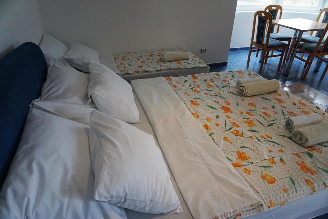 Villa Latina With 6 Apartments And A Shared Pool 维尔 外观 照片