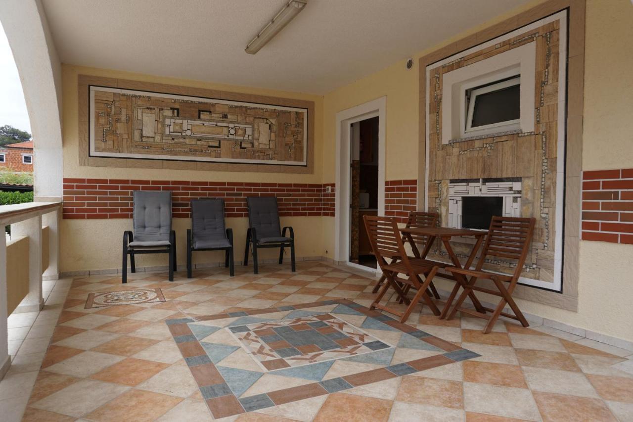 Villa Latina With 6 Apartments And A Shared Pool 维尔 外观 照片