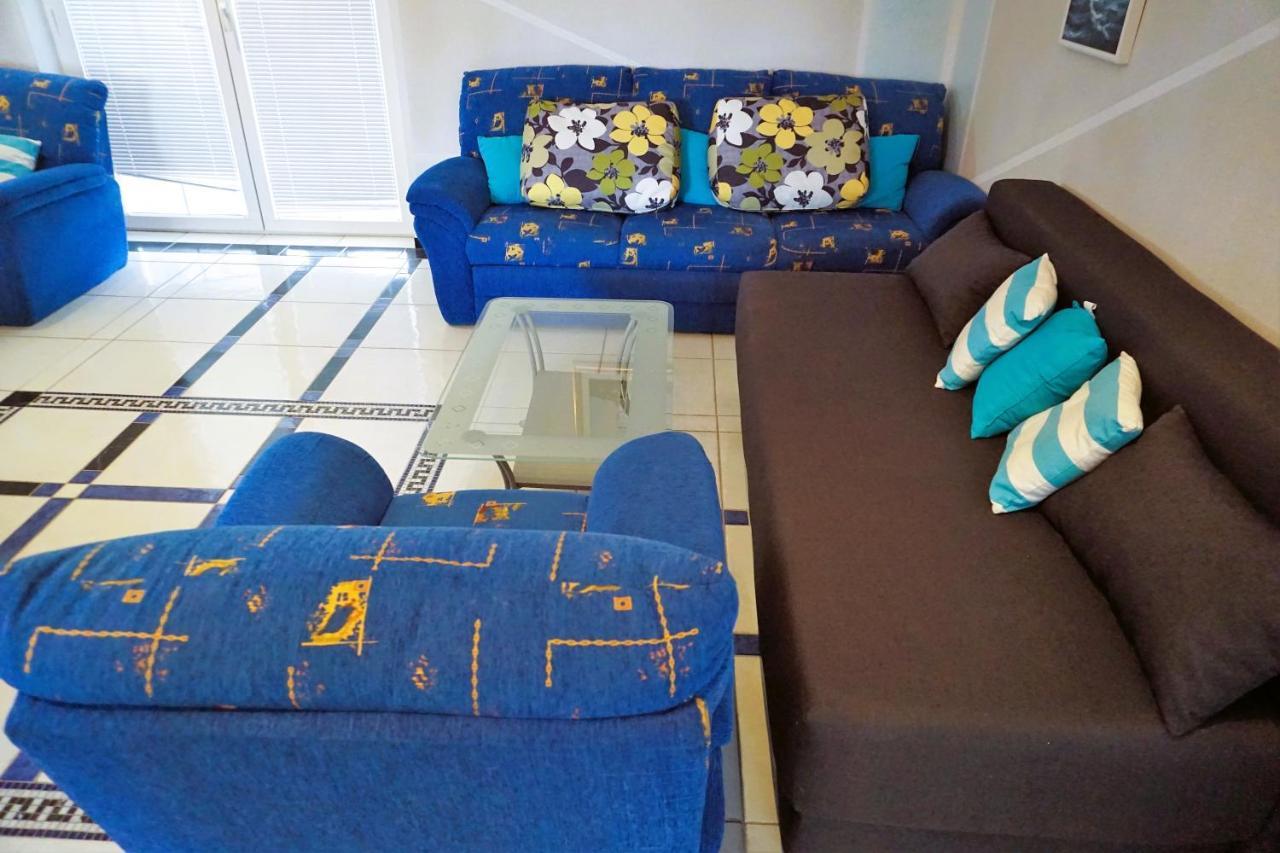 Villa Latina With 6 Apartments And A Shared Pool 维尔 外观 照片